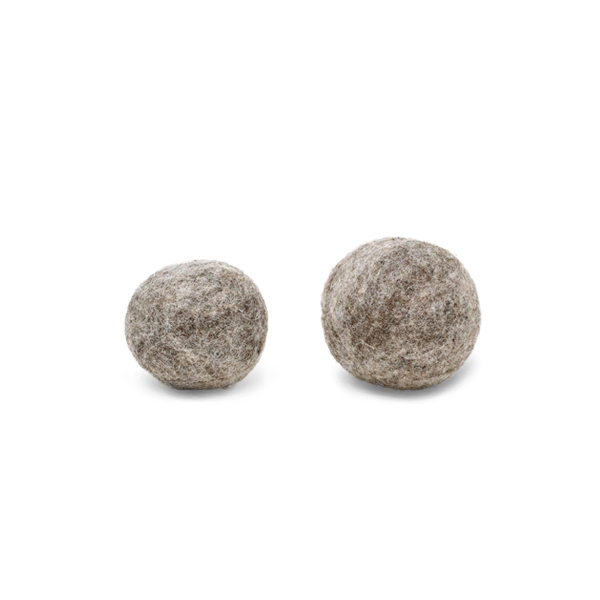 Wollball aus Schafwolle von Lill's für deinen Hunde. Unbehandelt und ohne Tierleid.